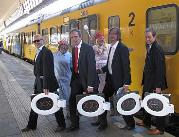 Een beetje thuispoeper gaat met de trein - ikzegniets.nl